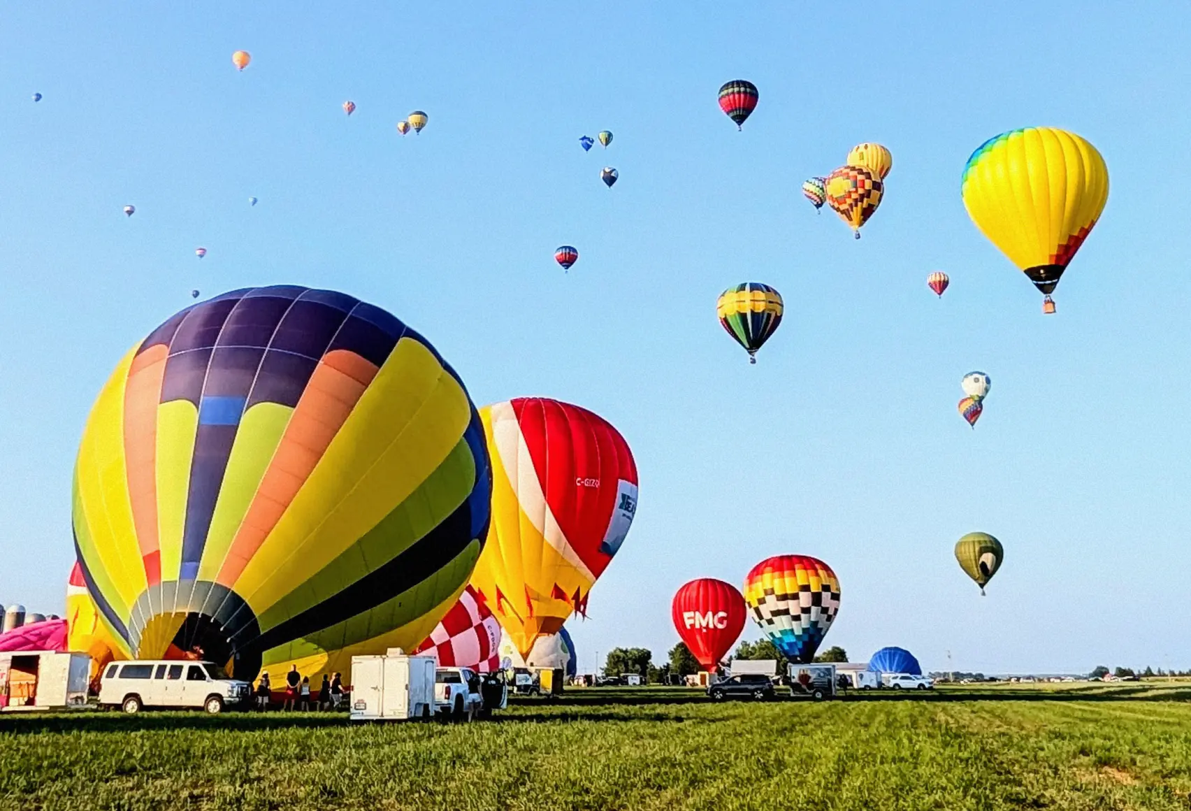 Montréal Montgolfière Hot-air balloon departure